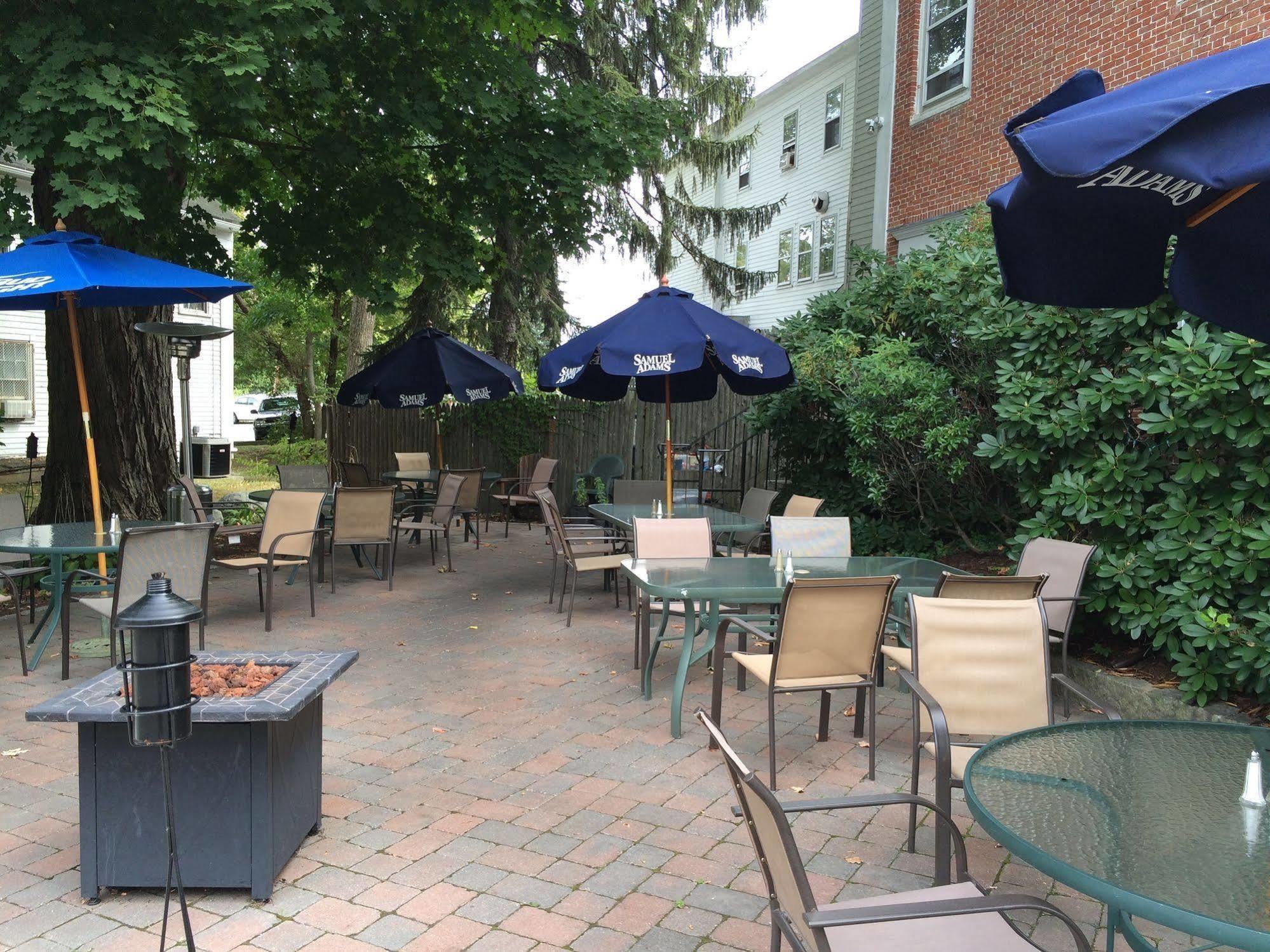 Hunters Grille And Tap At The Grafton Inn 外观 照片
